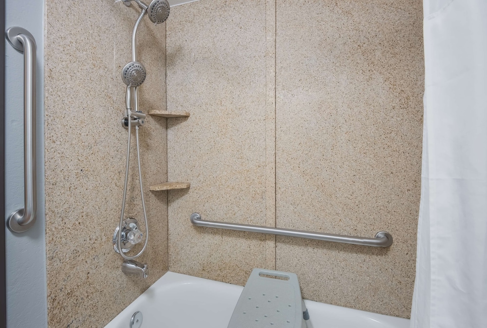 Standard Room, 2 Queen Beds, Accessible, Refrigerator & Microwave (Walk-in Shower) - Photo 8
