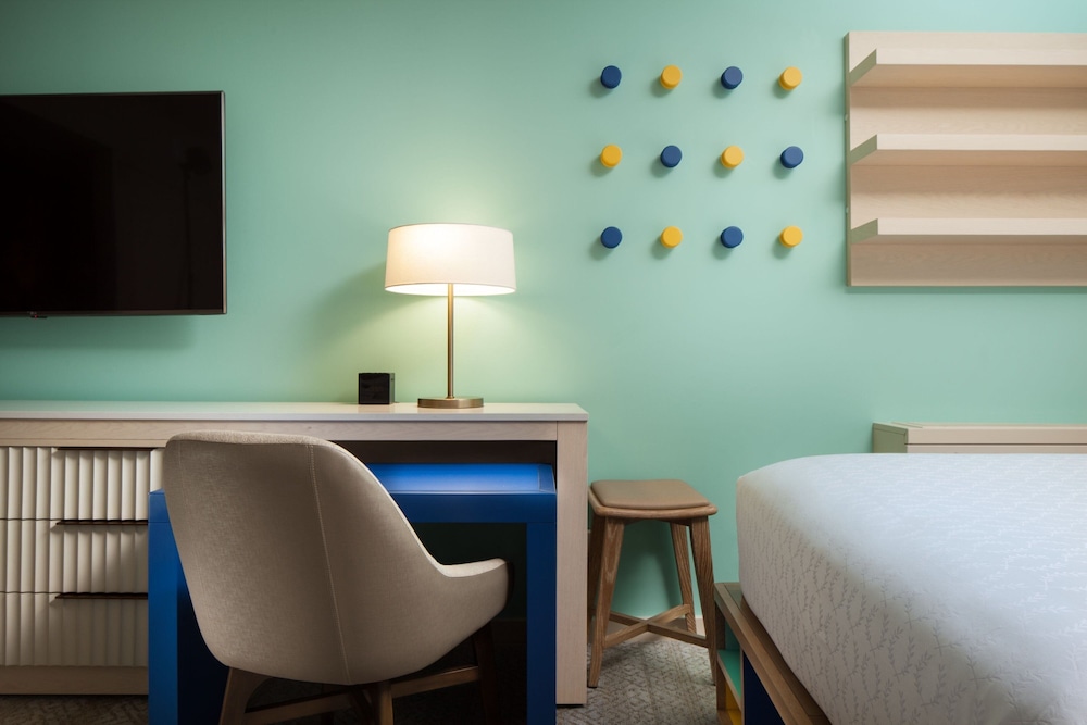 Family Room, Multiple Beds, City View