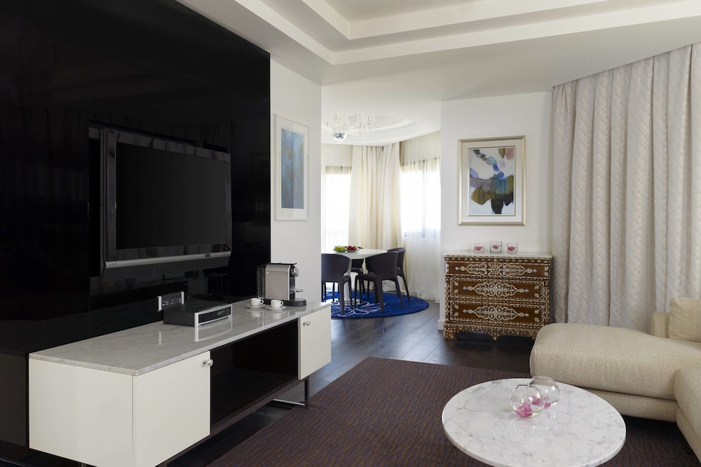Executive Suite, 1 King Bed - Photo 3