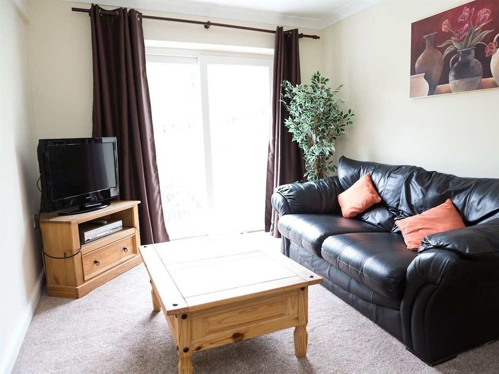 Suite, Ensuite photo 1