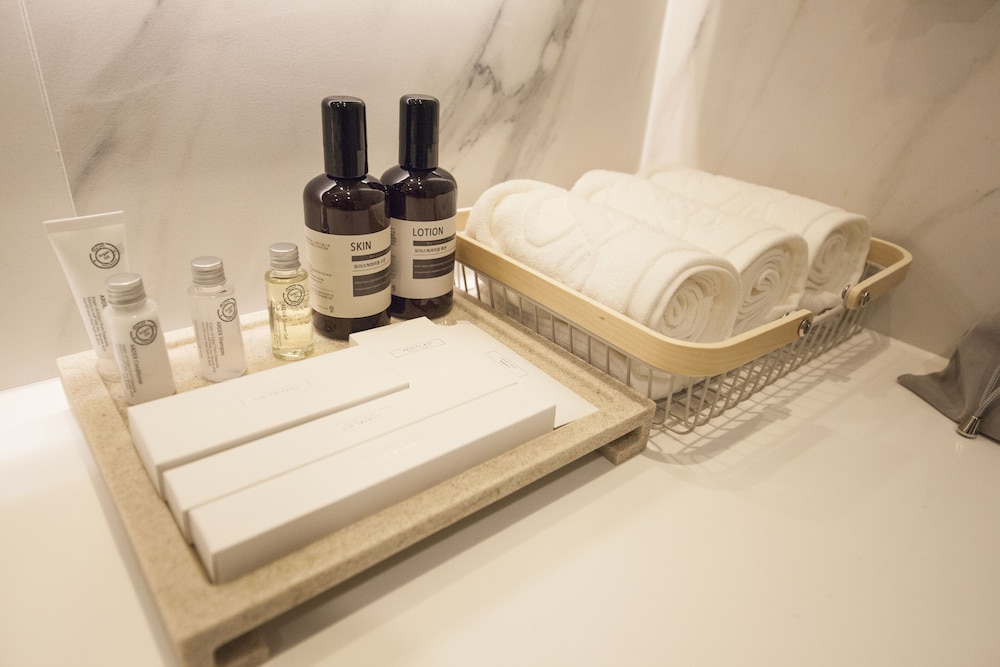 Suite - Photo 16