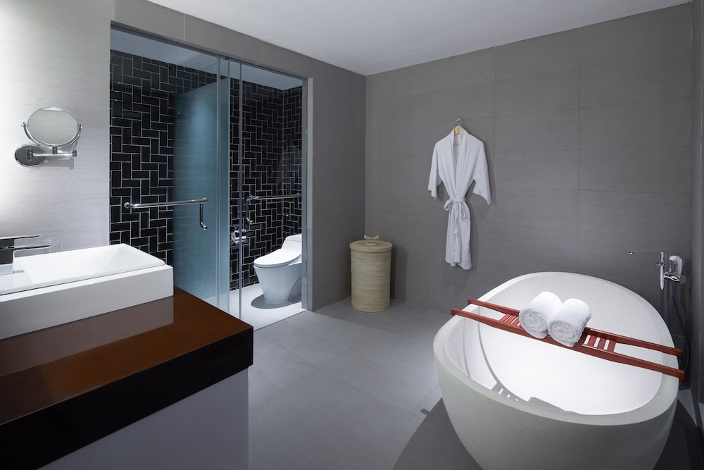 Suite, 1 Bedroom, Pool View - Photo 5