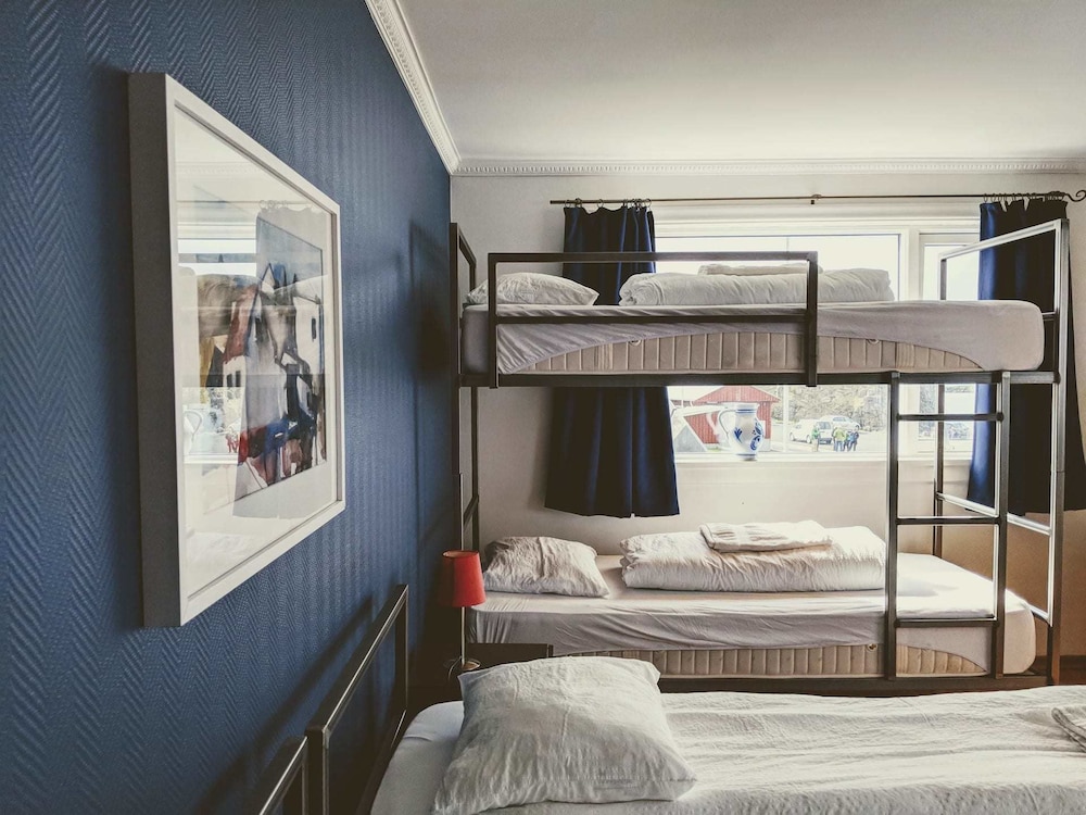 Family Quadruple Room, Multiple Beds, Private Bathroom photo 3