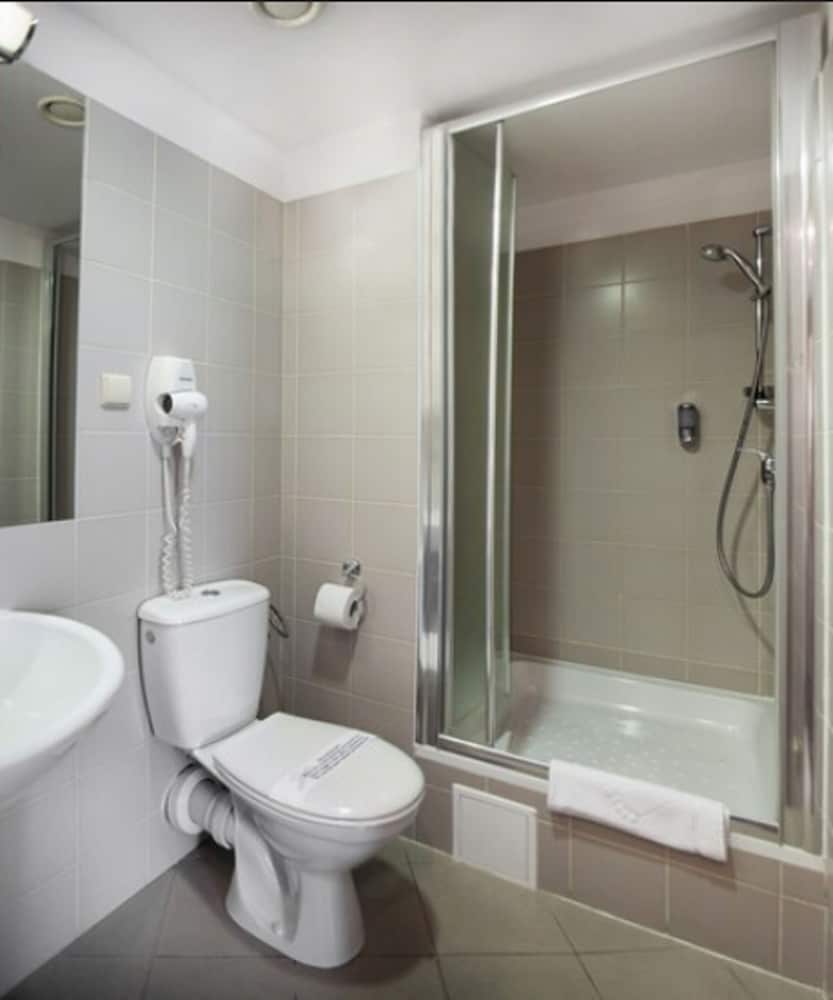 Standard Twin Room - Photo 6