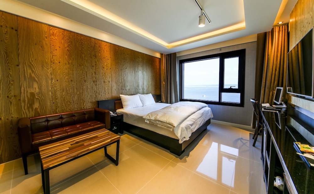 Standard Double Room, 1 Queen Bed, Ocean View - Photo 2