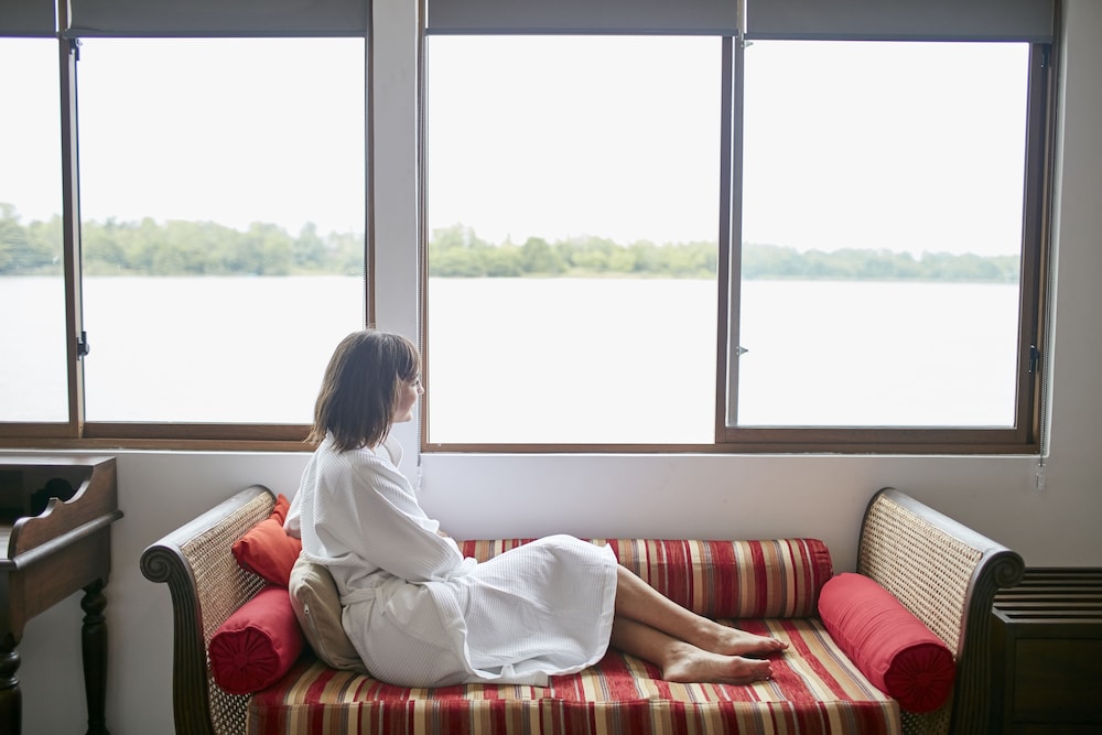 Deluxe Cabin, 1 Queen Bed, Non Smoking, Lake View photo 2