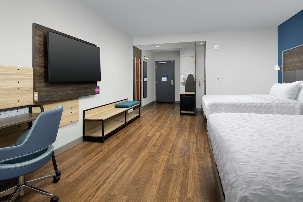 Room, 2 Queen Beds, Accessible (Roll-In Shower) - Photo 4