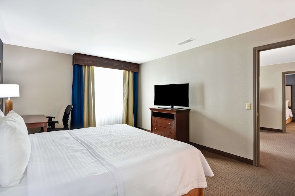 Suite, Accessible, Non Smoking - Photo 6