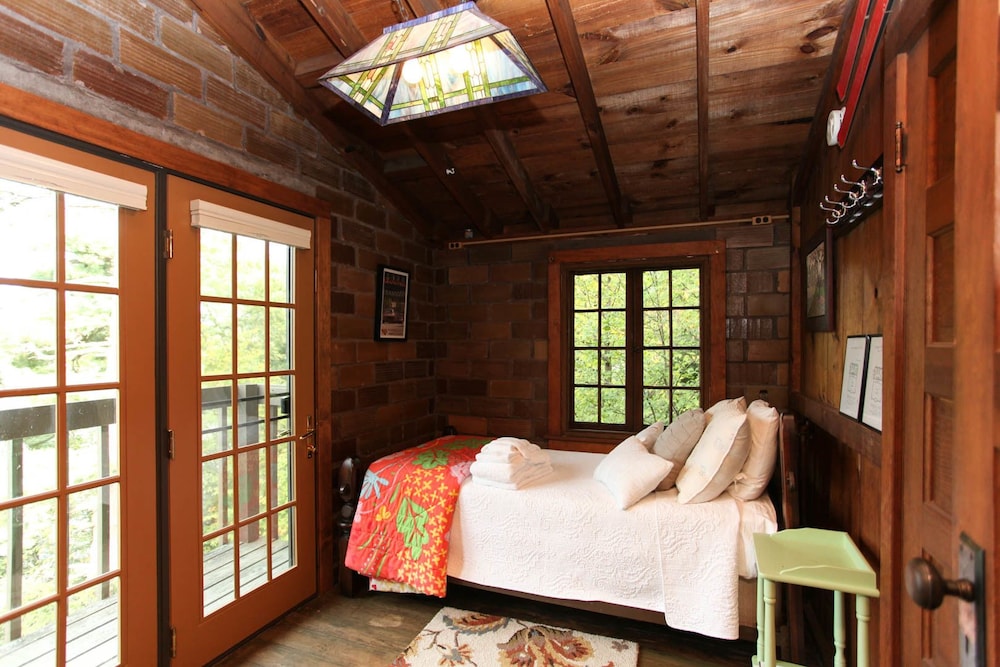 Cabin, 4 Bedrooms, Balcony, River View photo 1