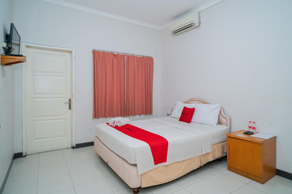 Double Room (RedDoorz) - Photo 3
