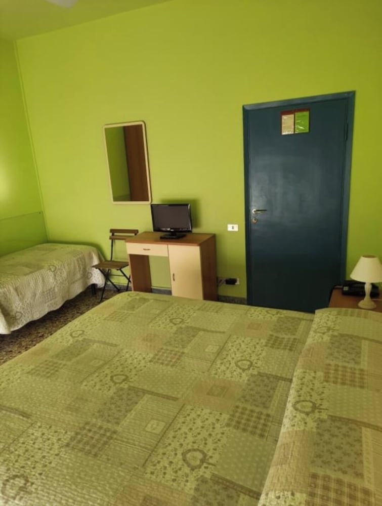 Basic Triple Room, Balcony, City View