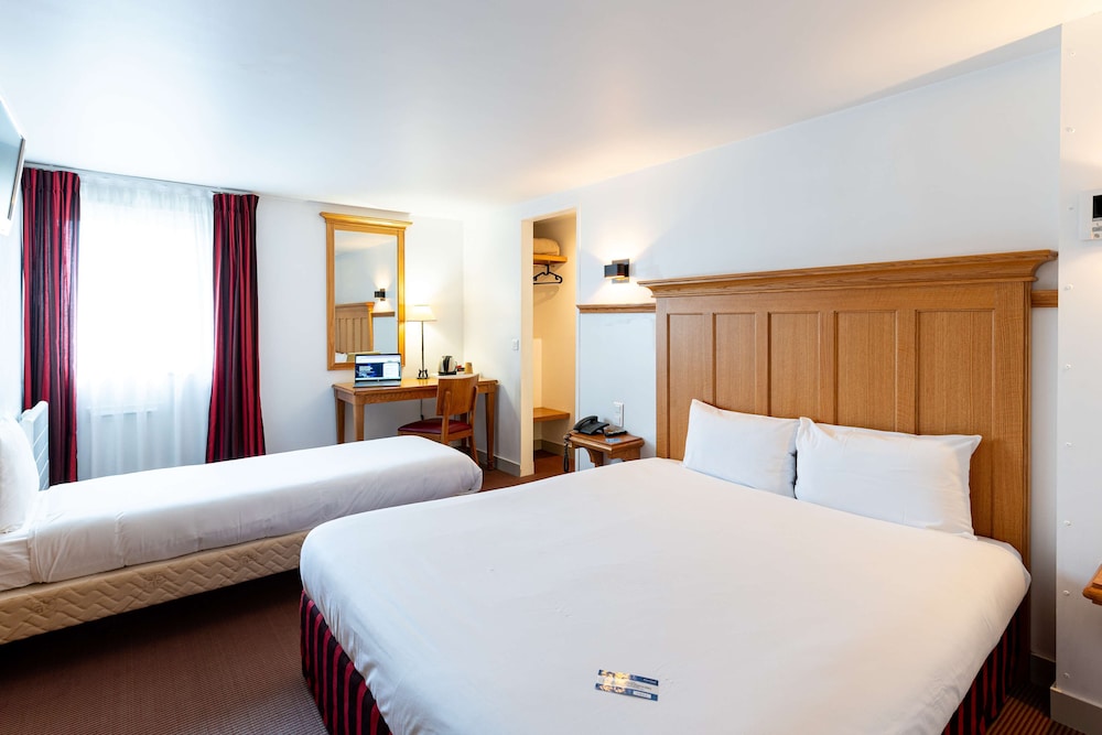 Room, Multiple Beds - Photo 4