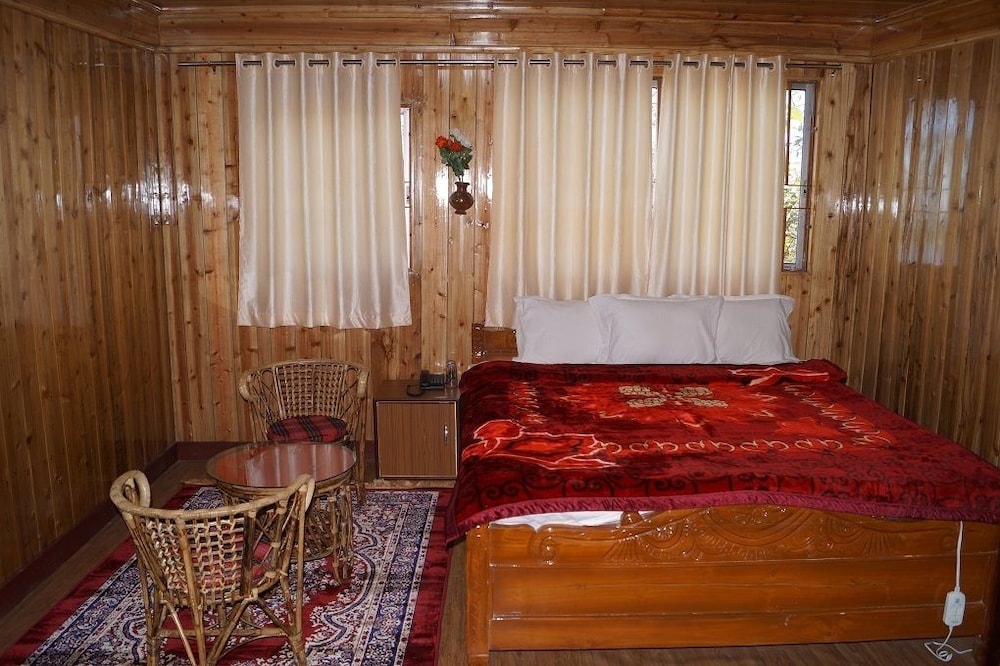 Deluxe Room, 1 King Bed, Mountain View