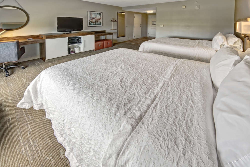 Two Queen Beds, Non-Smoking, Accessible photo 2