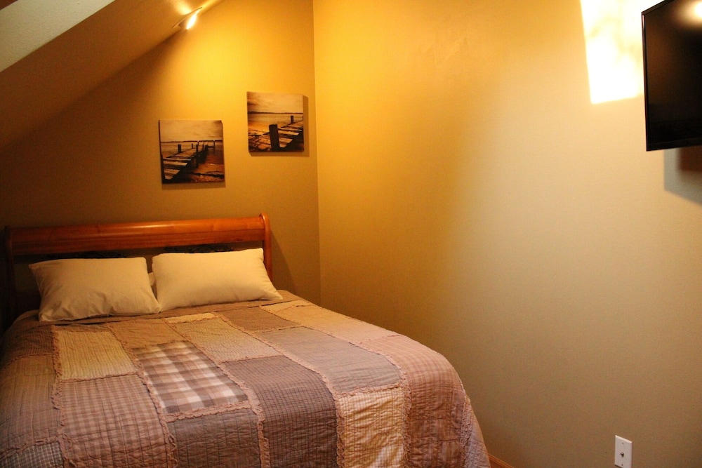 2 Bedroom Chalet (6 Person)