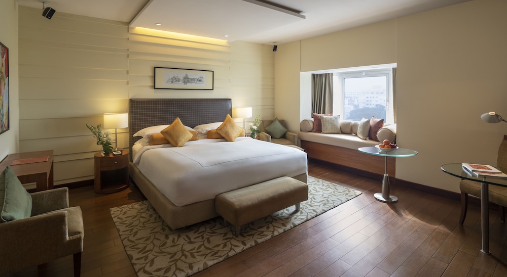 Luxury Suite, 1 King Bed - Photo 4