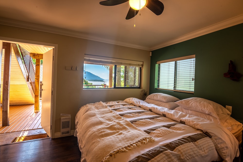 Premium Kitchenette Room, 1 King, River View photo 1