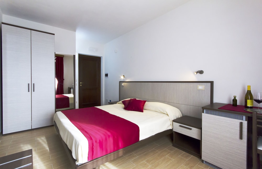 Economy Double Room photo 2