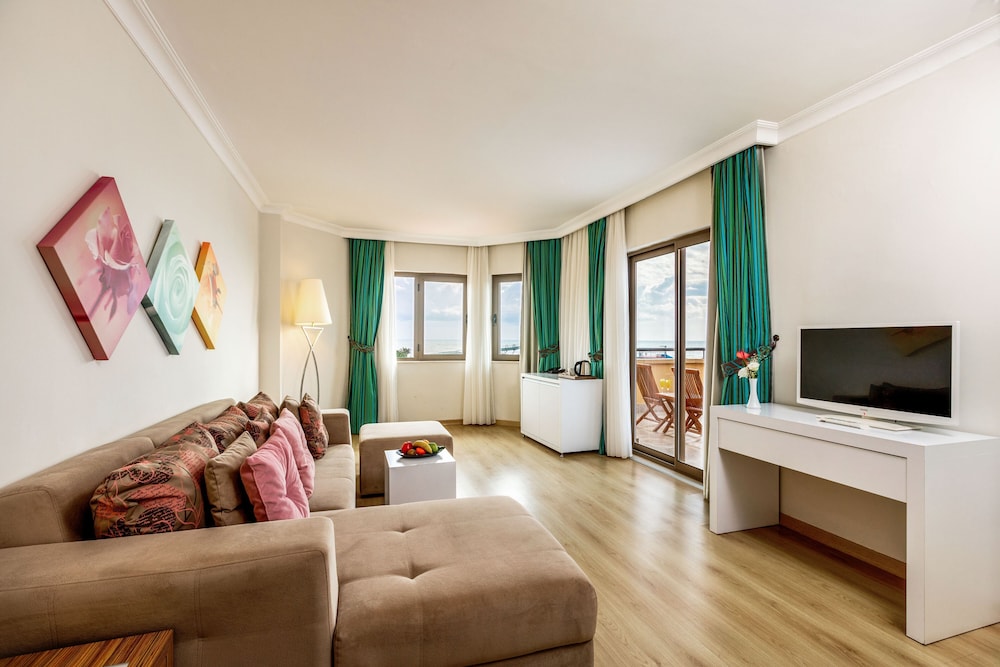 Palace Suite Sea View (Main Building)