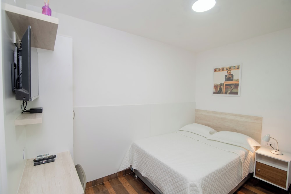Classic Room, 1 Queen Bed photo 3