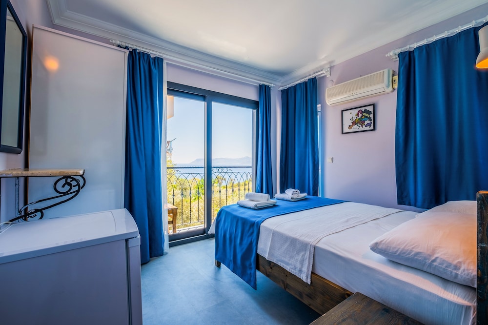 Double Room, 1 Queen Bed, Sea View photo 1