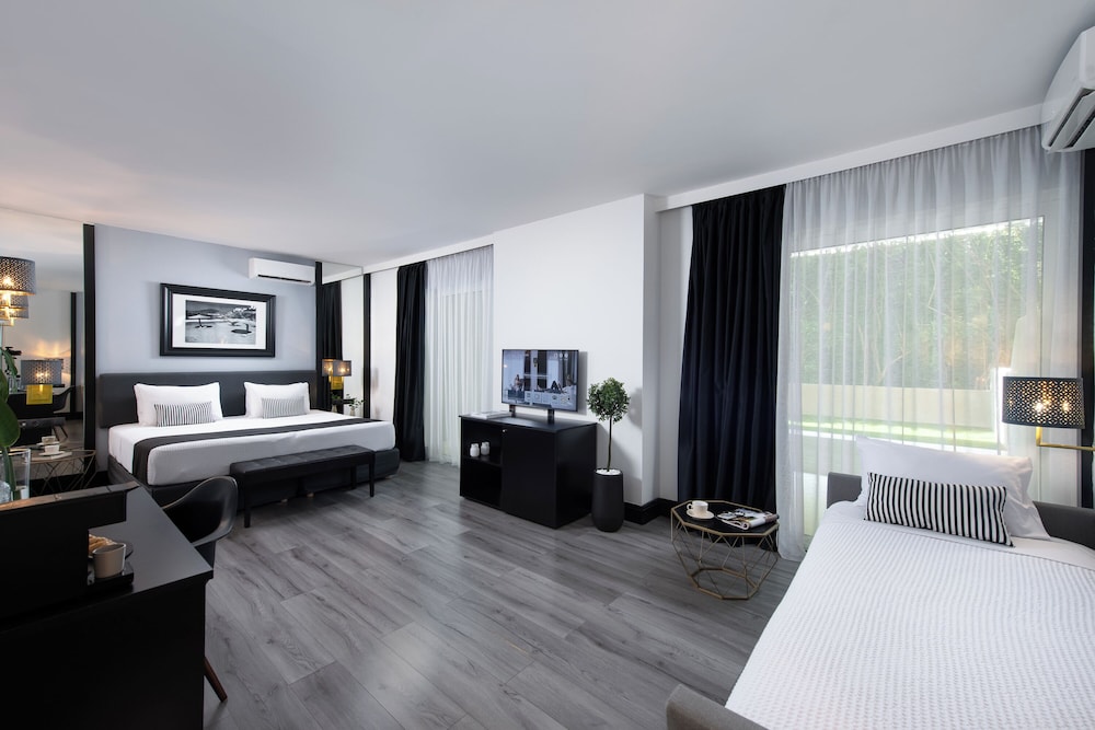 Premium Triple Room, 1 Bedroom, Garden View, Ground Floor