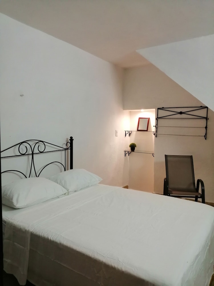 Family Apartment, 2 Queen Beds, Courtyard View photo 1