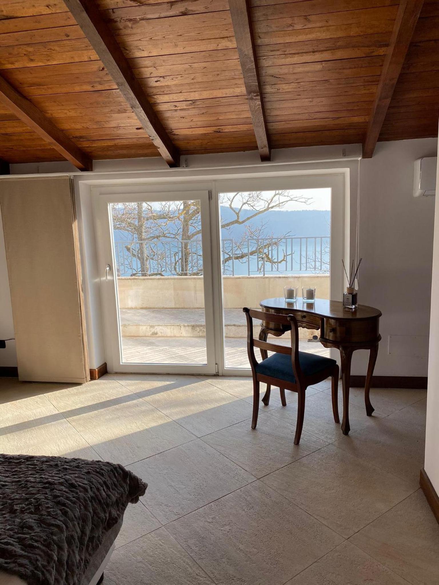Superior Double Room with Lake View and Balcony - Photo 3