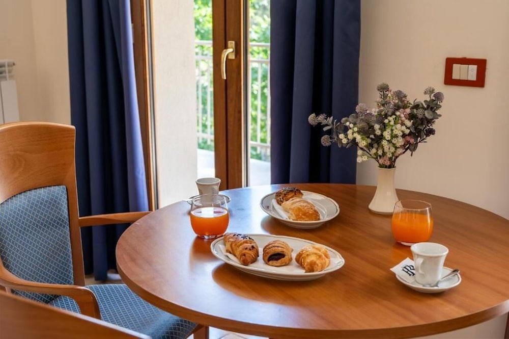 Deluxe Room, Balcony