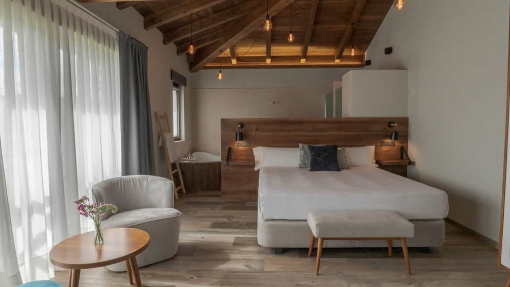 Premium Room - Photo 9