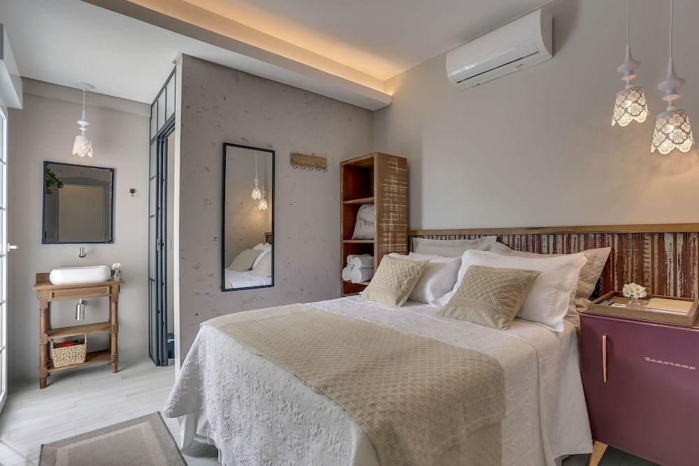 Superior Double Room, Partial Sea View, Beachside photo 1