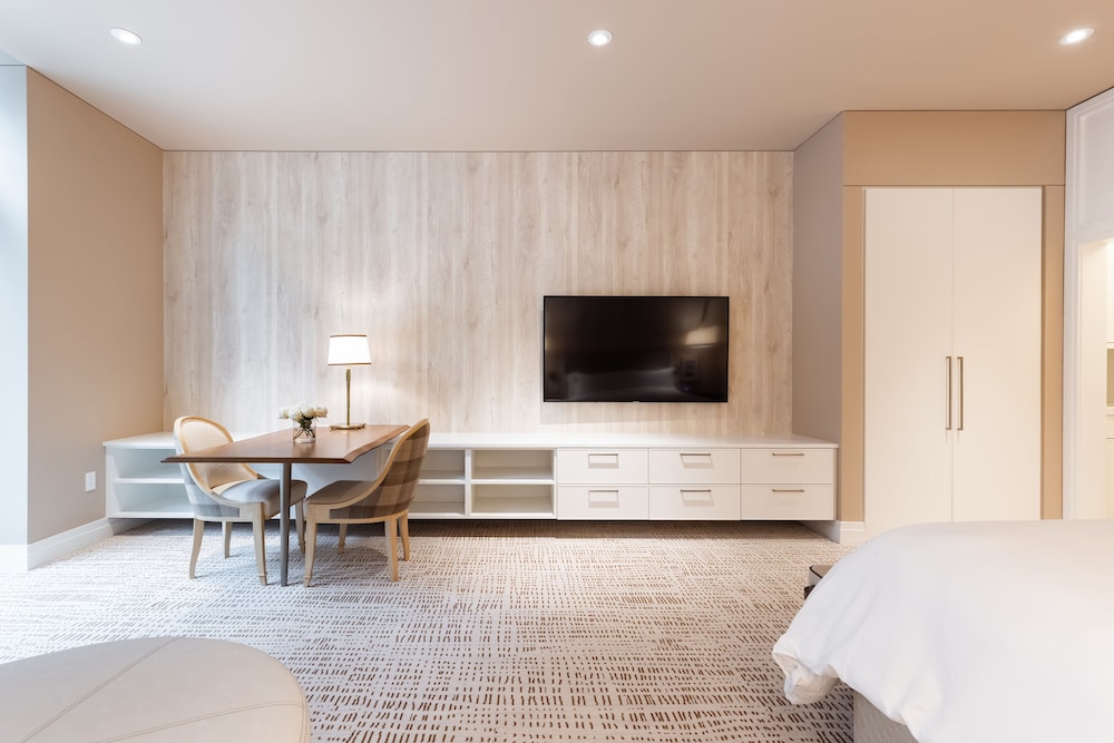 Studio Suite (Goldener)