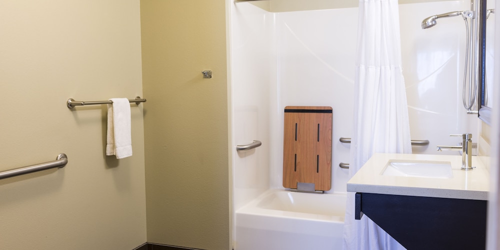 Studio Suite, 1 Queen Bed, Accessible, Kitchen (Comm) - Photo 4