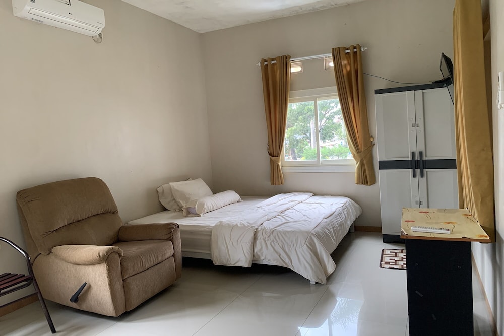 Family Room - Photo 8