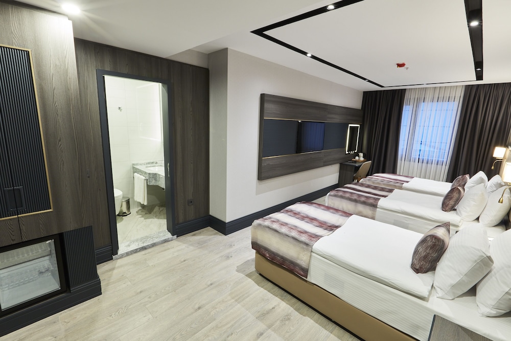 Standard Room, 3 Twin Beds photo 2