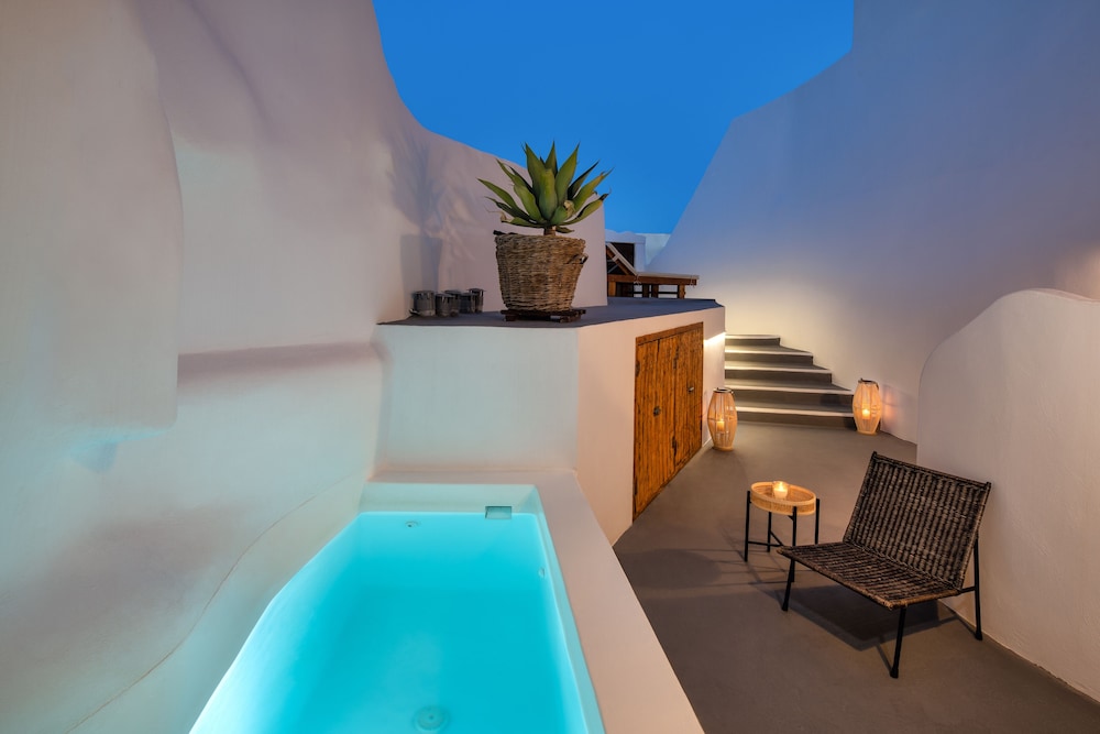 3 bedroom villa with outdoor and indoor hot tub