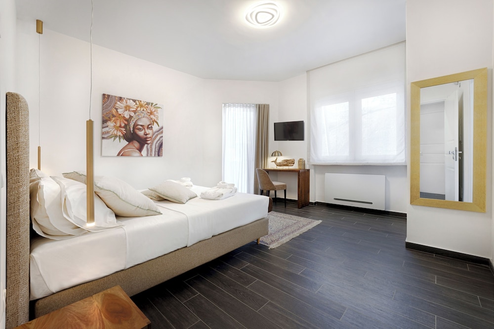 Luxury Double Room, Balcony, Garden View