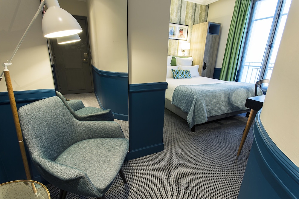Available room thumbnail 6