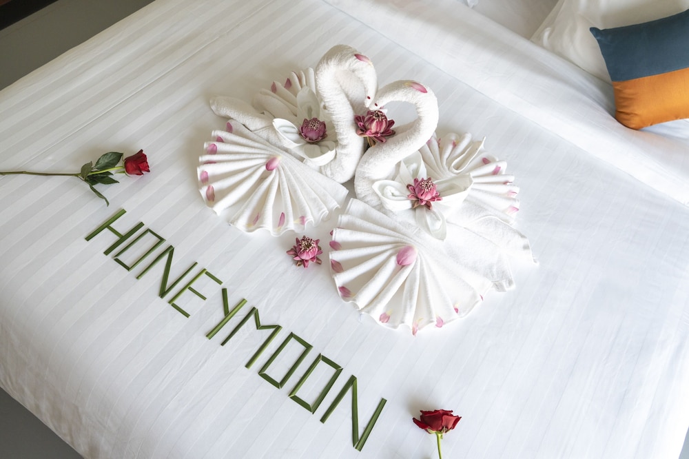 Deluxe Double Room with Balcony - Photo 13
