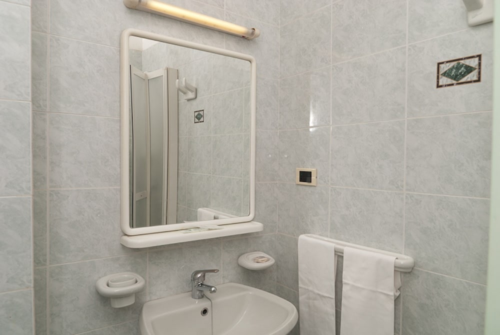 Superior Double or Twin Room - Photo 8