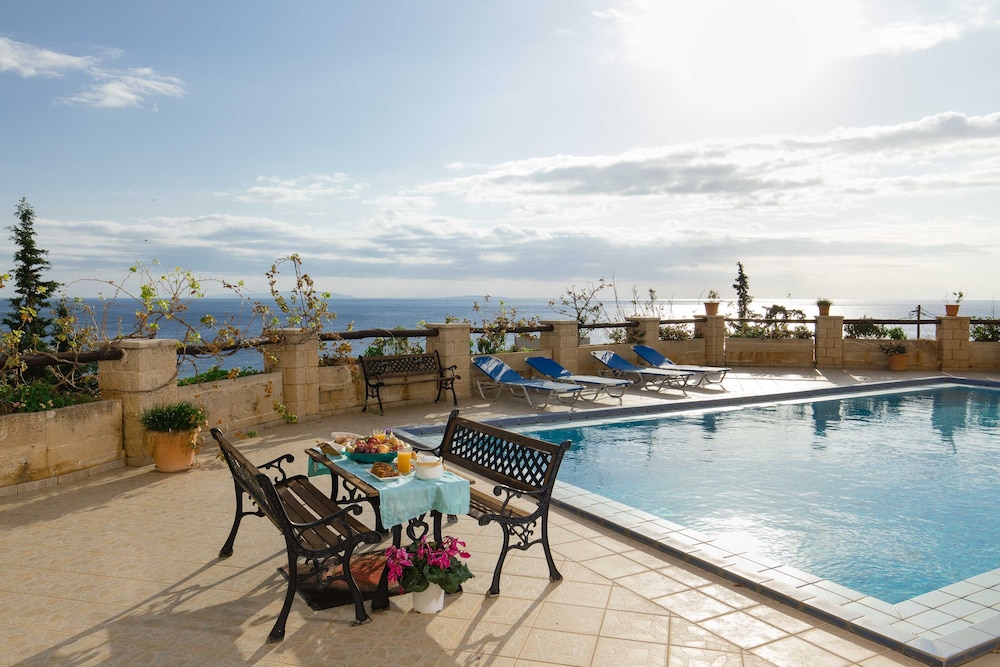 Apartment with Sea View - Photo 8