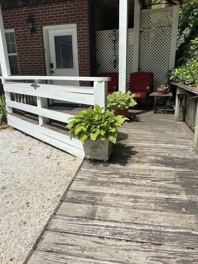 Premium Room, 1 King Bed, Accessible (Pet Friendly) photo 3