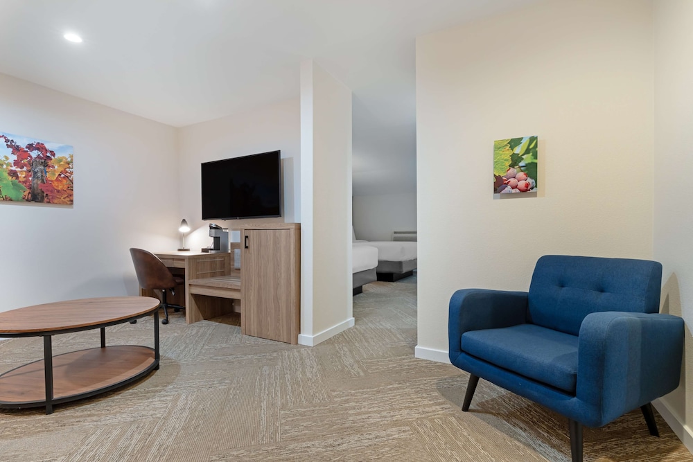 Suite, 2 Queen Beds, Non Smoking, Refrigerator & Microwave (Living Room;Walk-in Shower) photo 3