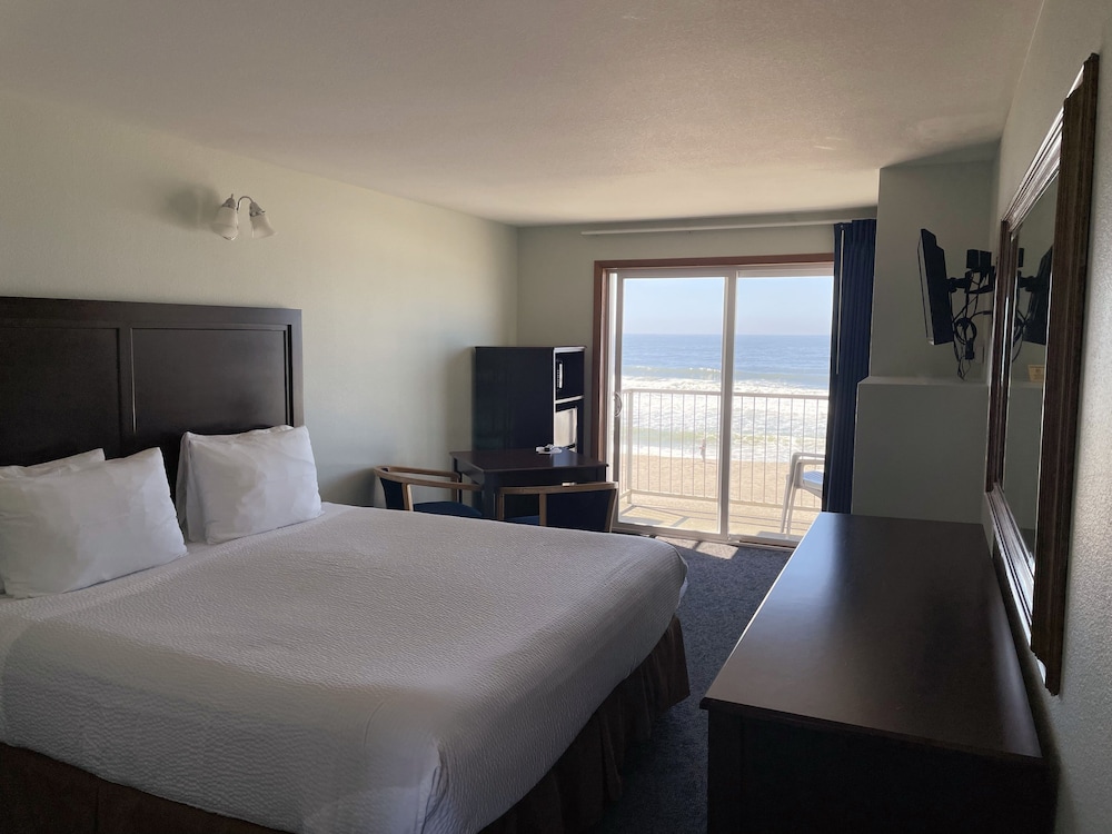 Standard Room, 1 King Bed, Fireplace (Third Floor w/ Balcony) photo 3