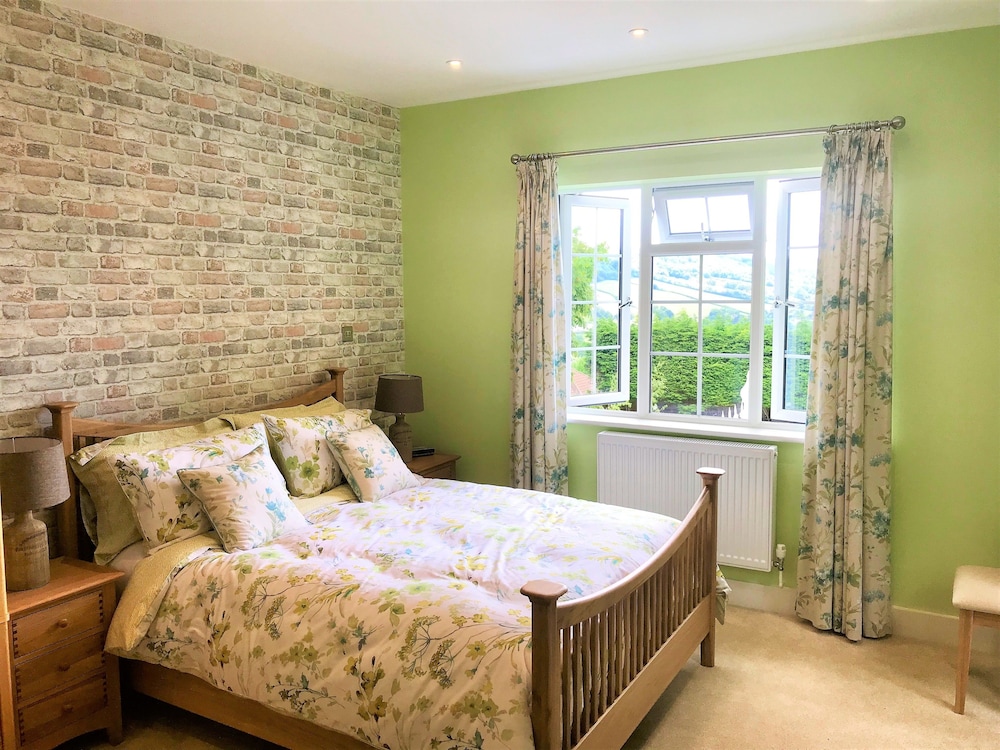 Deluxe Apartment, 1 King Bed, Non Smoking, Sea View photo 1