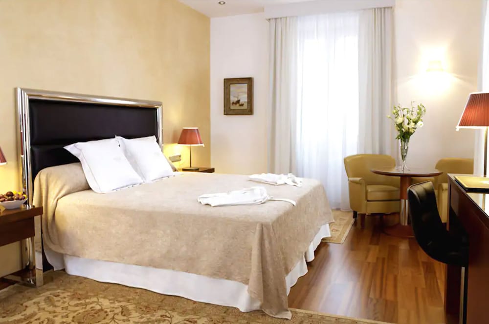 Superior Double Room (Bath with jets)
