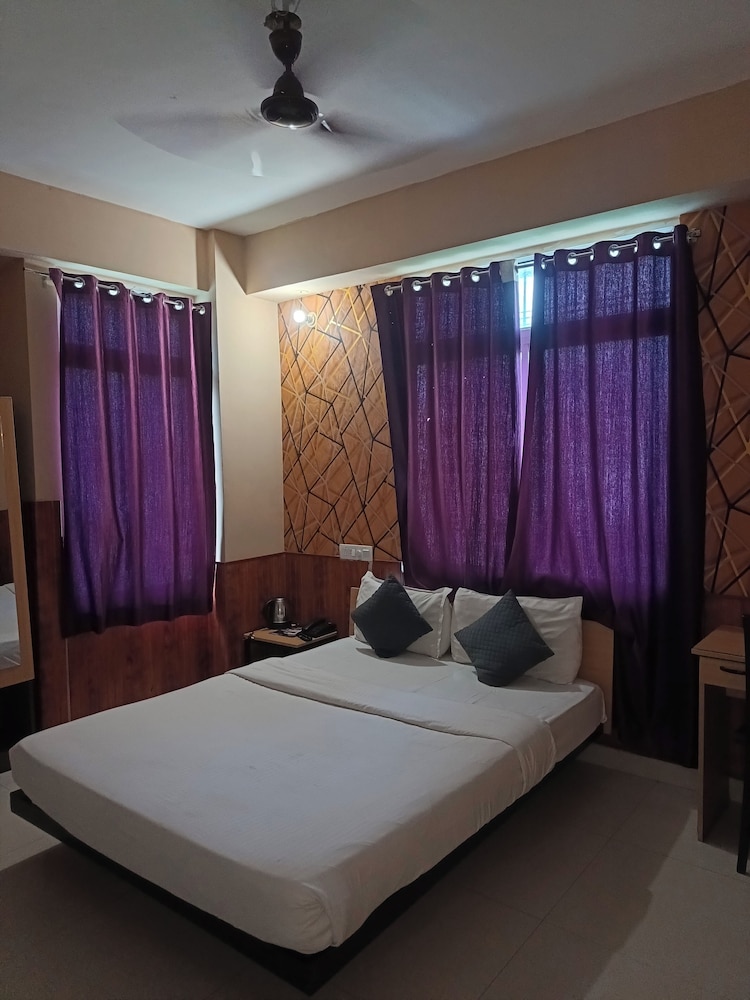 Club Room photo 2