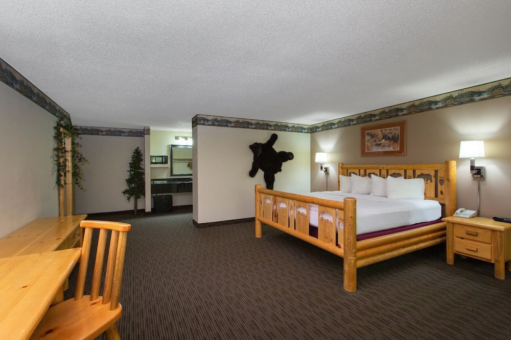 Room, 1 King Bed, Fireplace photo 1