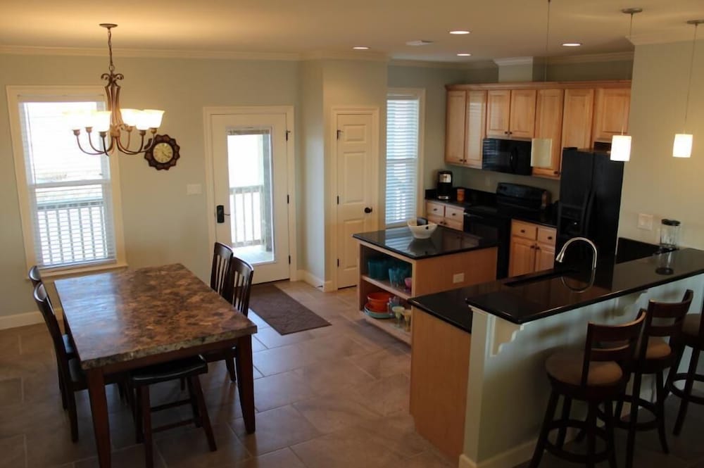 House, Multiple Beds (Southern Breeze - 103 Vaca Ct) photo 2