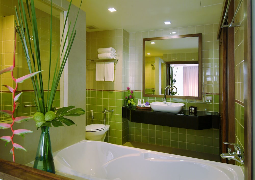 Deluxe Room, 1 Double or 2 Twin Beds, Pool View - Photo 8